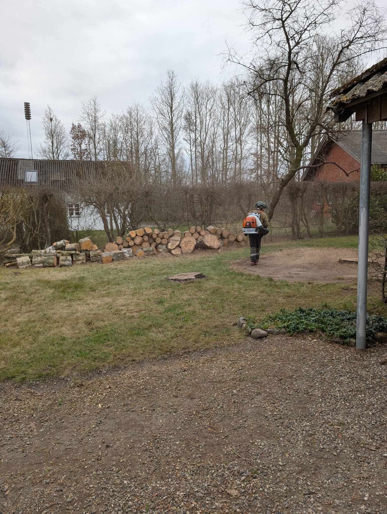 f77a1acaa6d4ad87c9a0b6c274e81b6f