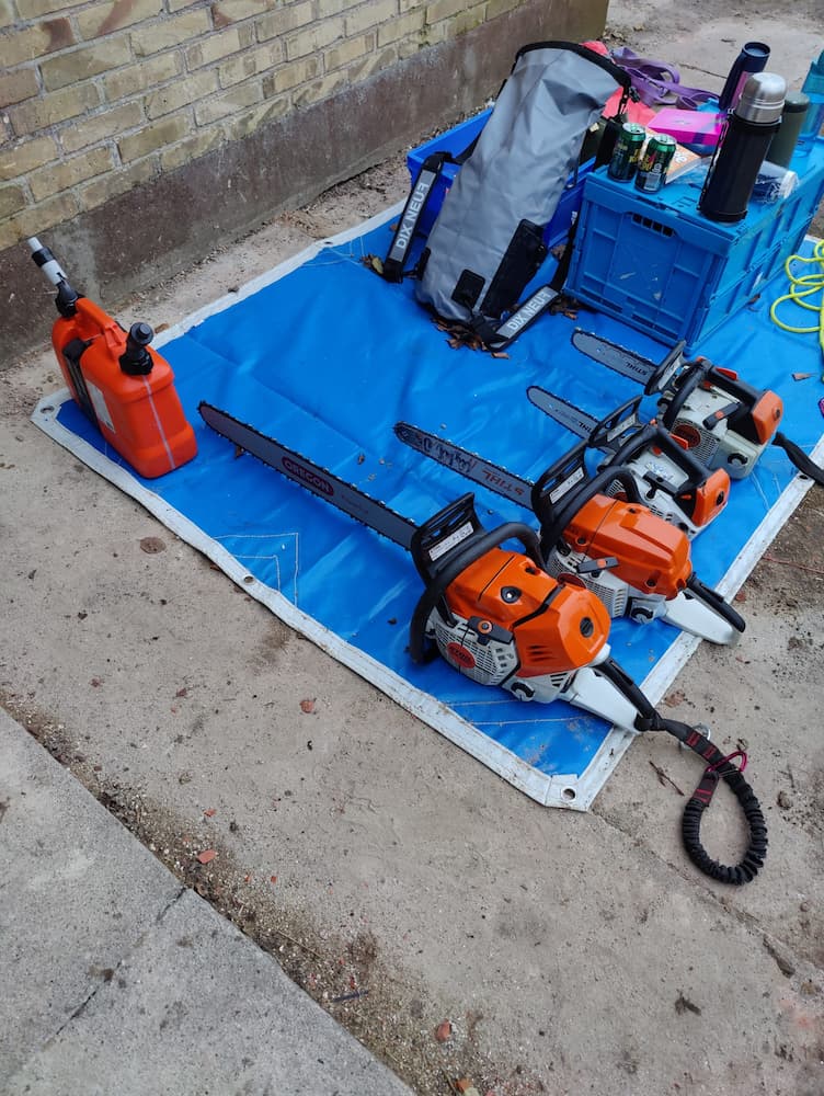 underlag med motorsave